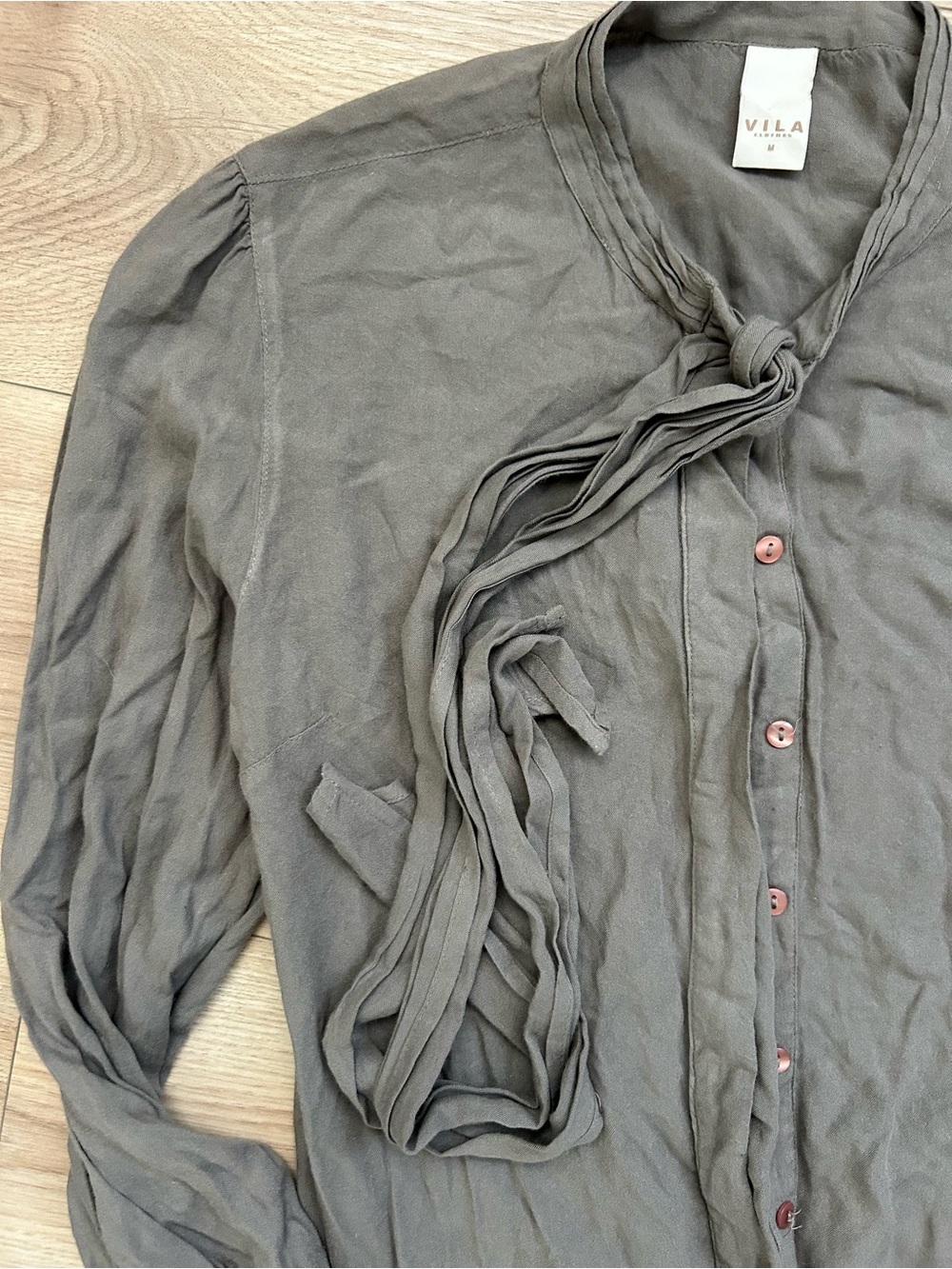 VILA Gray Long-Sleeve Tie-Neck Blouse - Picture 4 of 4